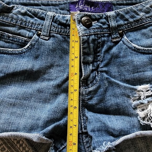 Miley Cyrus Max Azria Vintage Distressed Jean Cutoff Shorts Size 7 - Picture 10 of 10